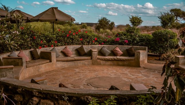 IM_KE_AMB_Tulia-Amboseli-Safari-Camp_Seating-outside